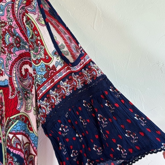 Bila Boho Navy & Pink/Red Paisley Print Blouse with Cut Out Shoulders Sz Lg - Picture 3 of 13